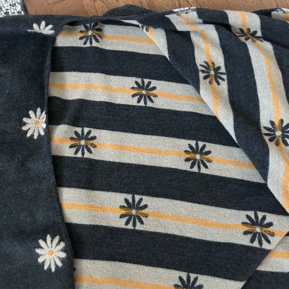 Anthropologie wrap - Picture 2 of 2